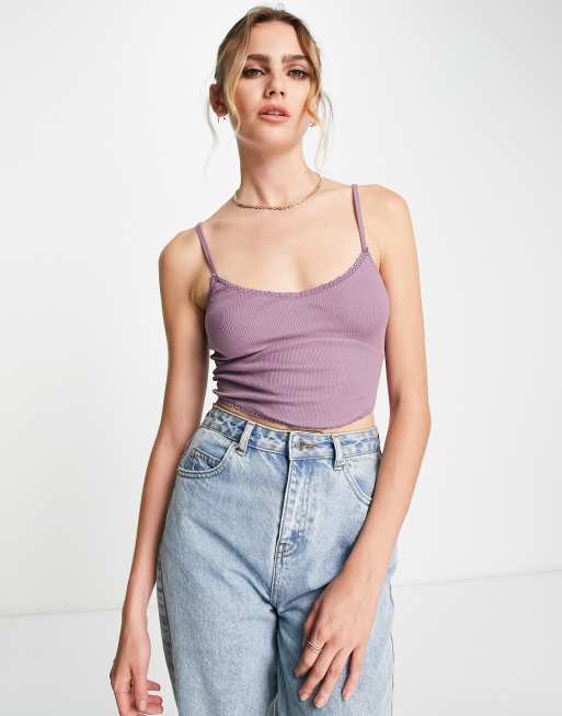 Top lila de tirantes con bajo de pico y ribetes de encaje de ASOS DESIGN