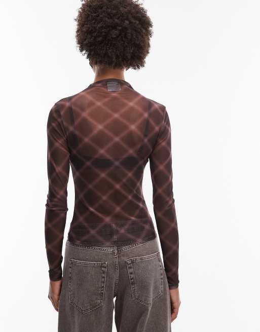 Top marrón a cuadros de manga larga con cuello alzado de malla transparente de ASOS DESIGN, 3 de 4