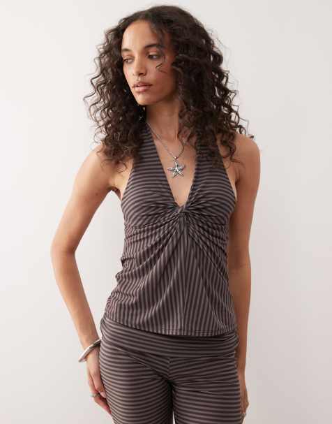 Top marrón a rayas con cuello halter y detalle anudado en la parte delantera de COLLUSION - view 1