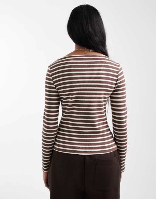 Top marrón a rayas de manga larga con botones de New Look, 4 de 4