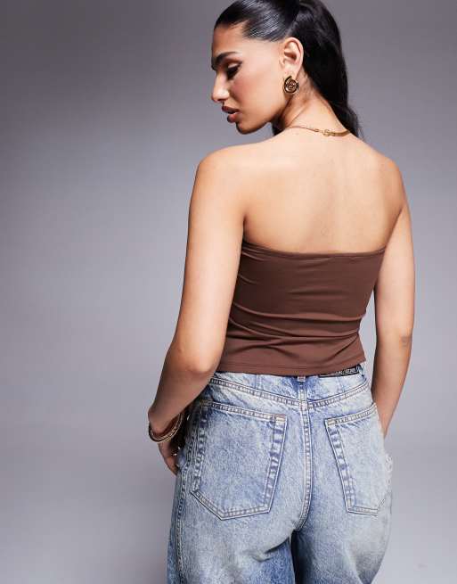 Top marrón chocolate ceñido con escote palabra de honor de poliamida premium de ASOS DESIGN, 2 de 4