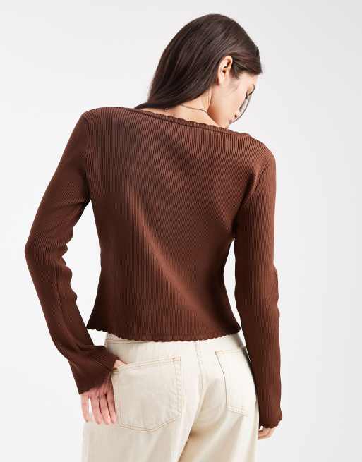 Top marrón chocolate con bordes festoneados de punto de Miss Selfridge, 3 de 4