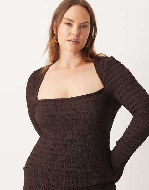 Top marrón chocolate con cuello cuadrado y mangas acampanadas de tejido texturizado de ASOS DESIGN Curve (parte de un conjunto) - view 1