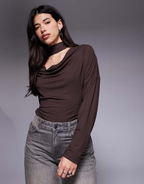 Top marrón chocolate con cuello desbocado, mangas murciélago y detalle de fular de ASOS DESIGN - view 1