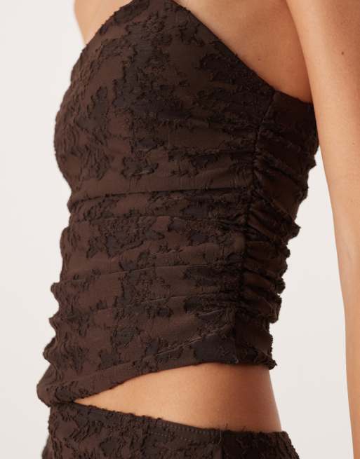 Top marrón chocolate con escote palabra de honor, fular al cuello y patrón floral de devoré de ASOS DESIGN (parte de un conjunto), 3 de 4