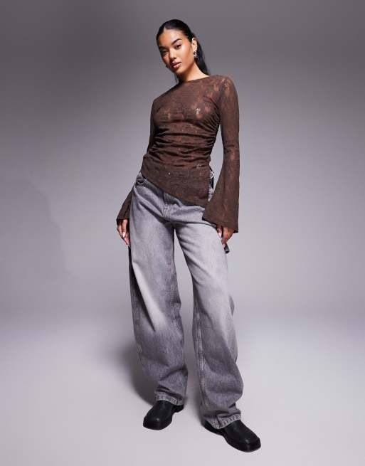 Top marrón chocolate con mangas ángel y detalle de godets de encaje de ASOS DESIGN, 3 de 4