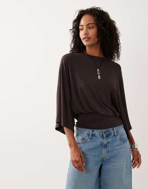 Top marrón chocolate con mangas murciélago y cintura ceñida de ASOS DESIGN, 2 de 4