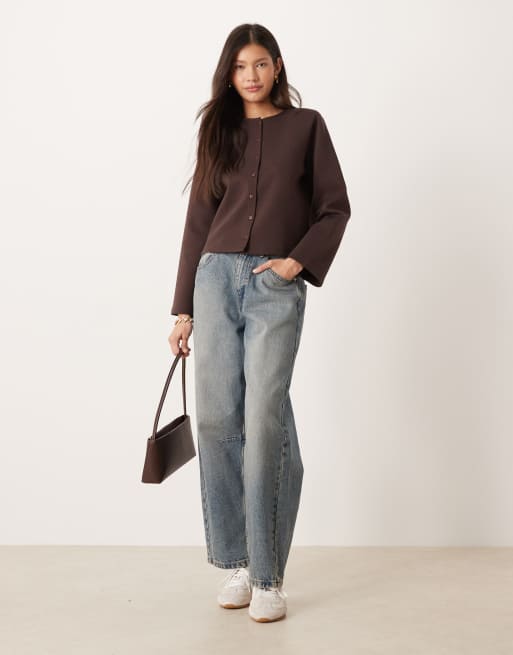 Top marrón chocolate de corte cuadrado con hombreras y botones de tejido entrelazado de ASOS DESIGN, 2 de 4