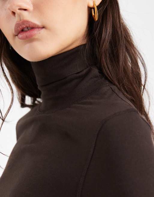 Top marrón chocolate de manga larga con cuello vuelto de punto liso de ASOS DESIGN, 2 de 4