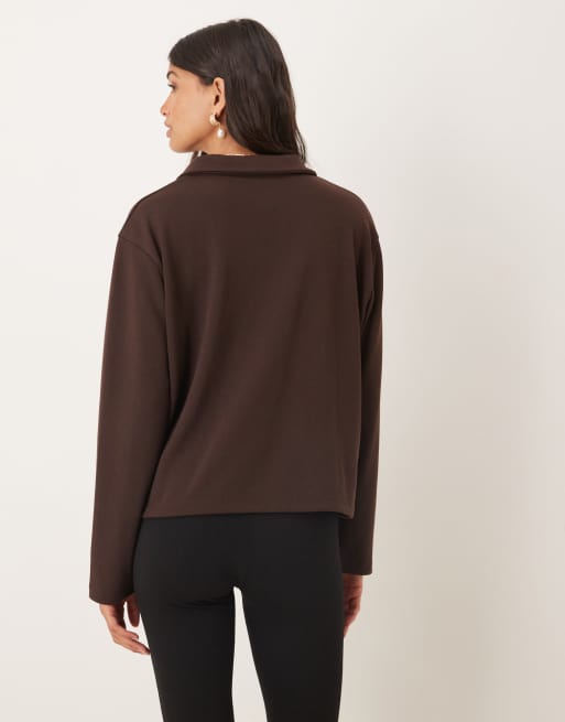 Top marrón chocolate de manga larga y cuello de solapas estilo rugby de punto de ASOS DESIGN, 3 de 4