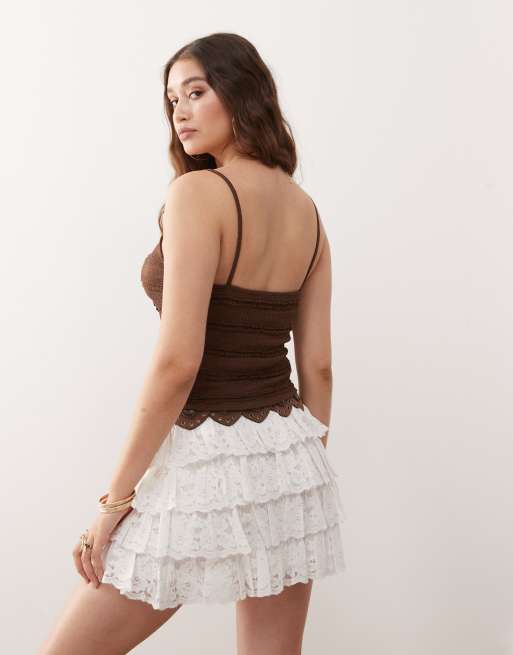 Top marrón chocolate de tirantes con detalle de volante de Miss Selfridge, 4 de 4