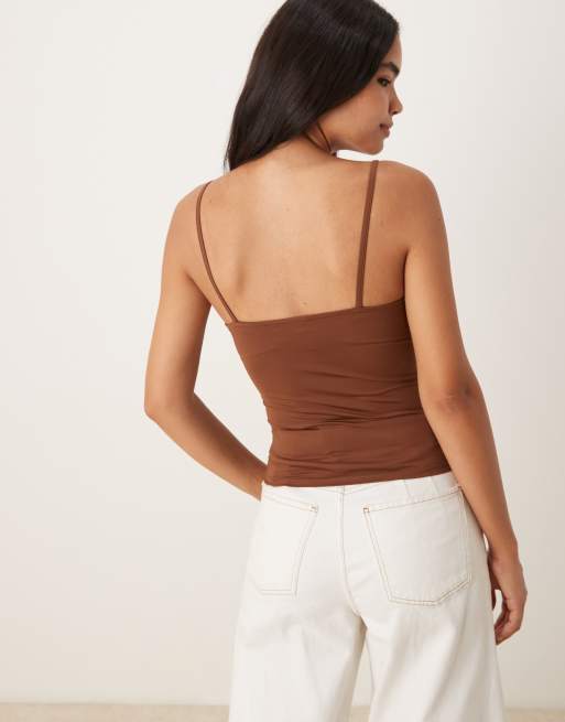 Top marrón chocolate de tirantes de poliamida breatheMAX™ de ASOS DESIGN, 4 de 4