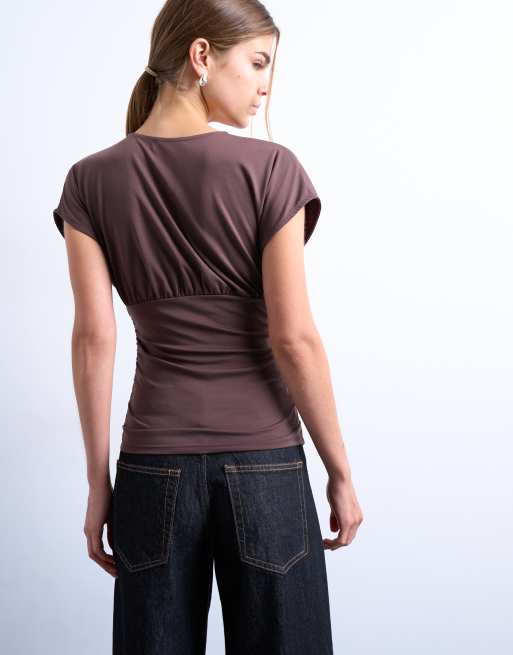 Top marrón chocolate fruncido y ceñido con cuello de pico de Topshop, 4 de 4