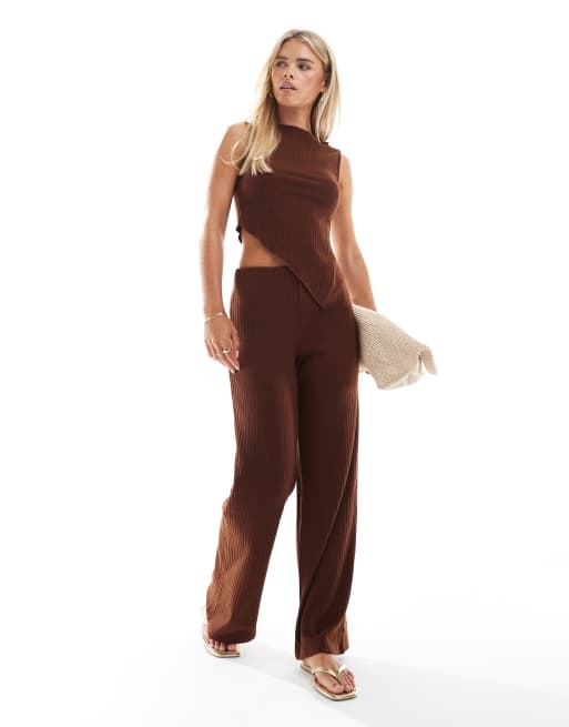 Top marrón chocolate sin mangas con bajo asimétrico de canalé de Vero Moda Petite (parte de un conjunto), 2 de 4