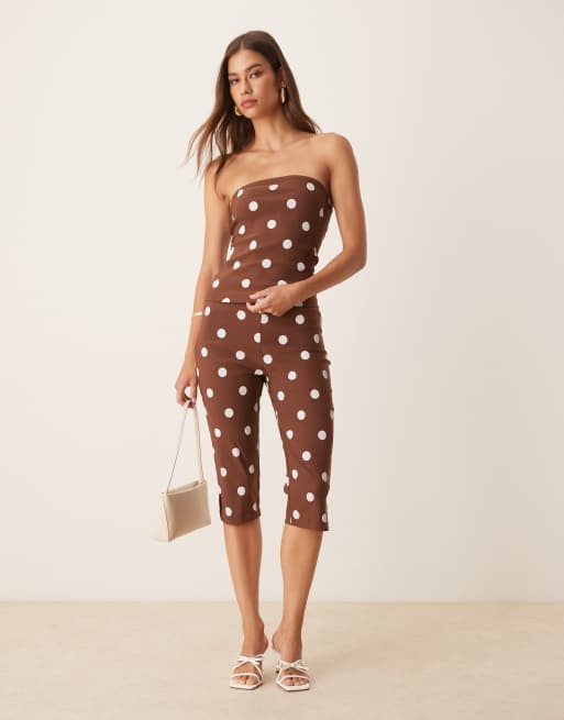 Top marrón con estampado de lunares y escote palabra de honor de bengalina de ASOS DESIGN, 2 de 4