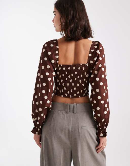 Top marrón de estilo mesonera de manga larga con estampado de lunares de New Look, 3 de 4