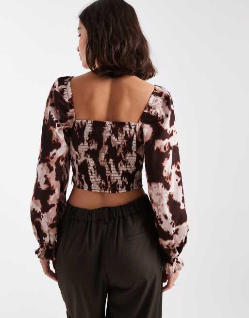 Top marrón de estilo mesonera de manga larga con estampado de vaca de New Look, 3 de 4