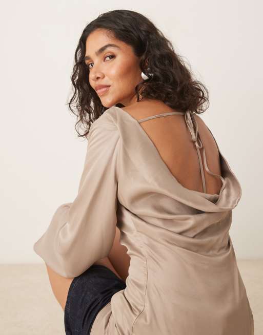 Top marrón moca con mangas ángel y espalda desbocada de satén de ASOS DESIGN, 4 de 4