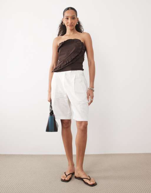 Top marrón oscuro con escote palabra de honor y detalle de volantes de River Island, 2 de 4