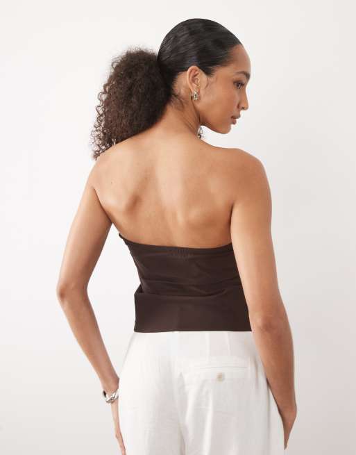 Top marrón oscuro con escote palabra de honor y detalle de volantes de River Island, 4 de 4