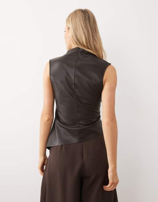 Top marrón oscuro drapeado de poliuretano de Gina Tricot, 3 de 4