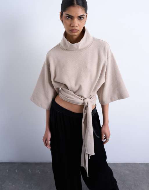 Top marrón topo con detalle de lazada en la cintura y cuello alzado de tejido suave de Topshop