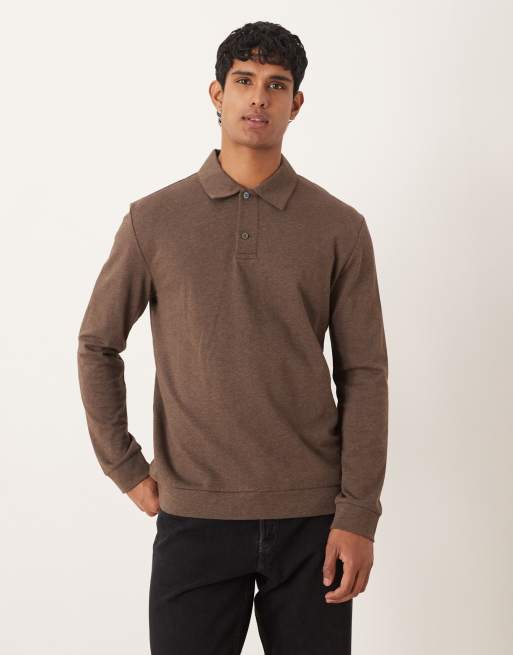 Top marrón topo oscuro con media tapeta de botones y cuello tipo polo de punto liso rico en algodón de ARKET