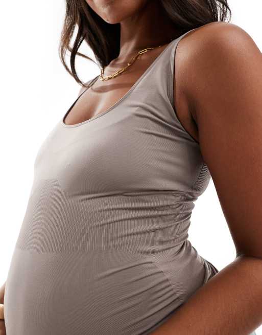 Top marrón topo sin mangas ni costuras de Mamalicious Maternity, 3 de 4