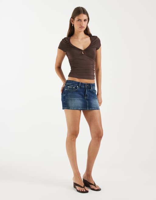 Top marrón tostado de manga corta con cuello de pico Luxe Abigail de Supré, 2 de 4