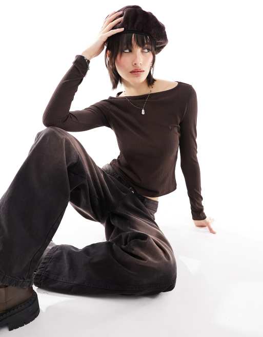 Top marrón transparente de manga larga con cuello barco de COLLUSION