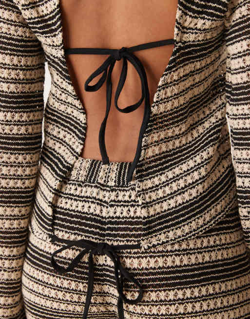 Top monocromático a rayas de manga larga con espalda abierta con lazada de punto de croché de ASOS DESIGN (parte de un conjunto), 4 de 4