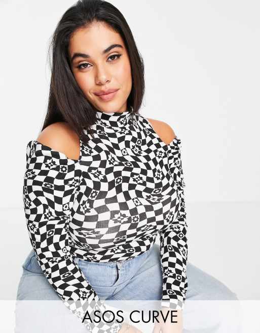 Top monocromático con hombros descubiertos a cuadros de ASOS DESIGN Curve