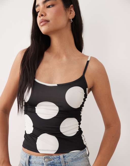 Top monocromático de tirantes con cuello ancho y estampado de lunares de ASOS DESIGN, 3 de 4