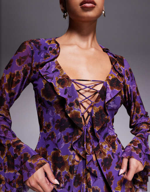 Top morado con estampado floral, mangas acampanadas y cordones de punto de AFRM (parte de un conjunto), 3 de 4
