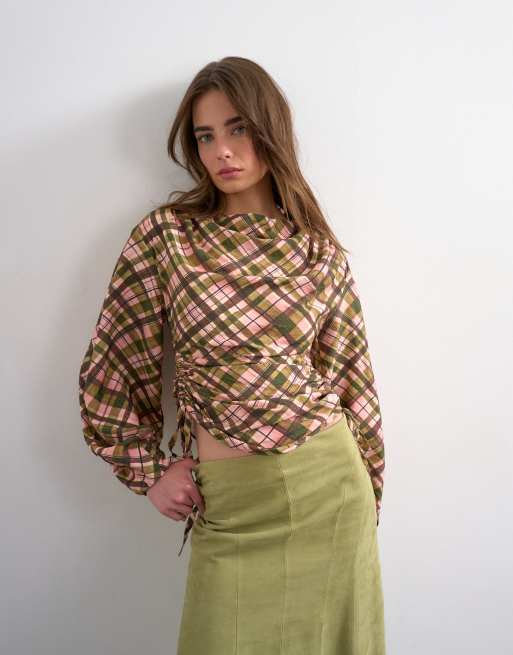 Top multicolor a cuadros de manga larga con lateral fruncido de Topshop