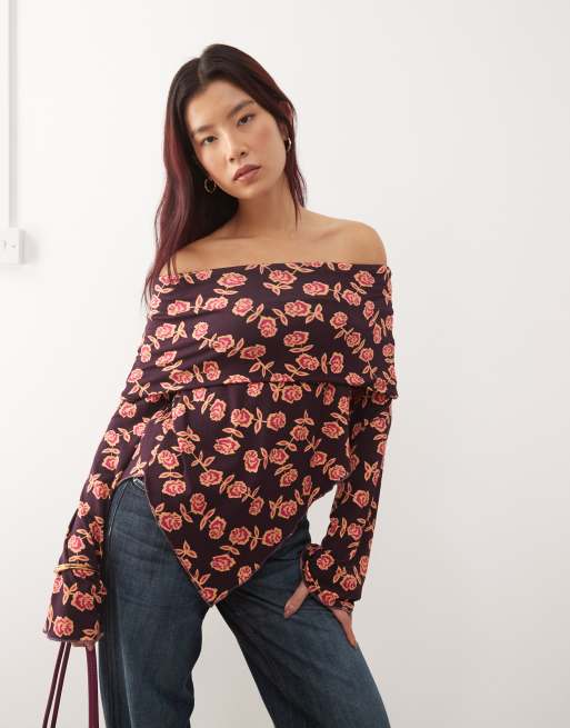 Top multicolor de manga larga con estampado floral, bajo asimétrico y hombros descubiertos Bruma de Susmie's
