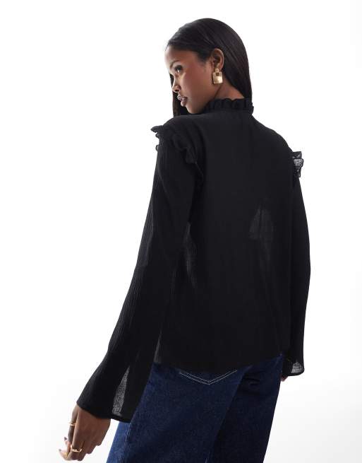 Top negro amplio con lazada al cuello y detalle de volantes de ASOS DESIGN, 4 de 4