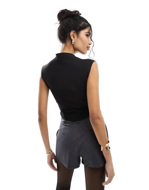 Top negro apagado sin mangas con lateral fruncido de New Look, 3 de 4