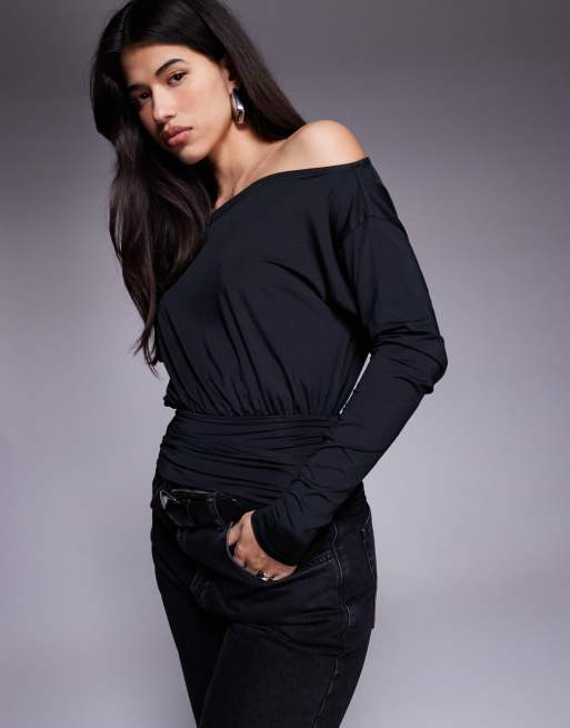 Top negro ceñido de manga larga con escote Bardot y detalle entallado en la cintura de ASOS DESIGN