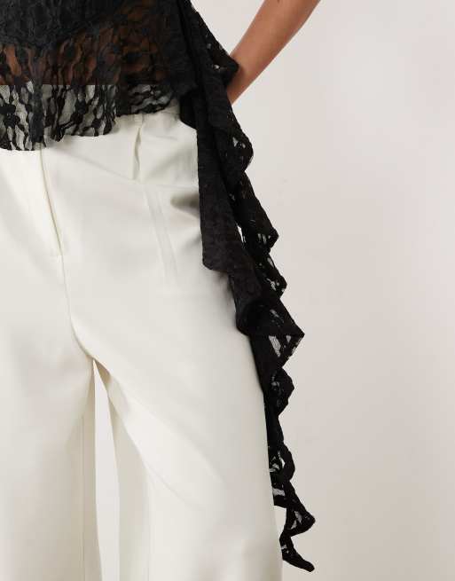 Top negro con bajo de sobrefalda y volantes de encaje de ASOS DESIGN, 3 de 4