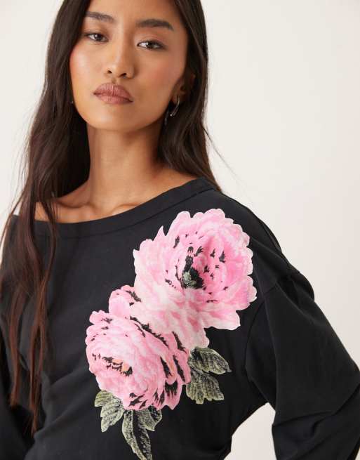 Top negro con cuello barco, estampado gráfico de flor y cintura entallada de ASOS DESIGN, 2 de 4