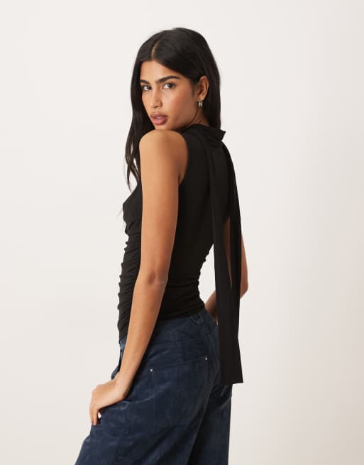 Top negro con cuello desbocado y fular de Gina Tricot, 2 de 4