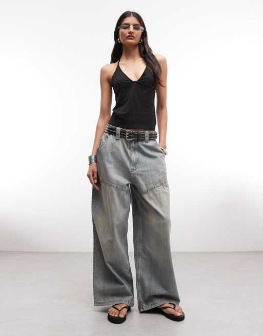 Top negro con cuello halter de pico y tirantes finos de Weekday, 2 de 4