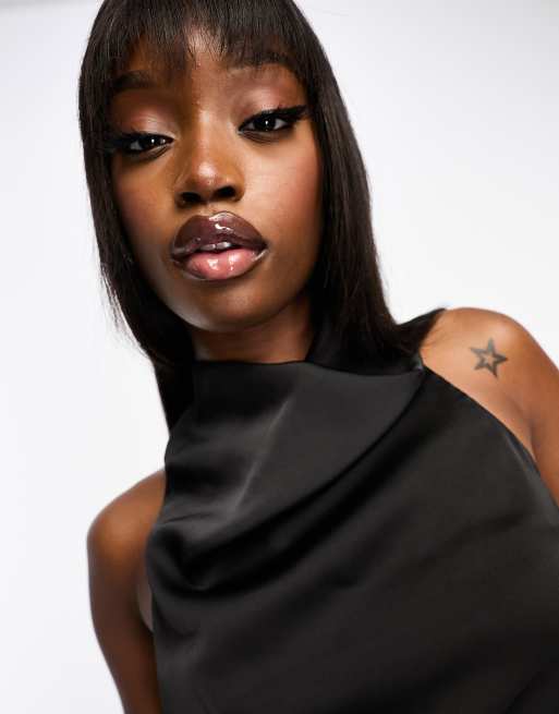 Top negro con cuello halter de satén de Aria Cove (parte de un conjunto), 3 de 4