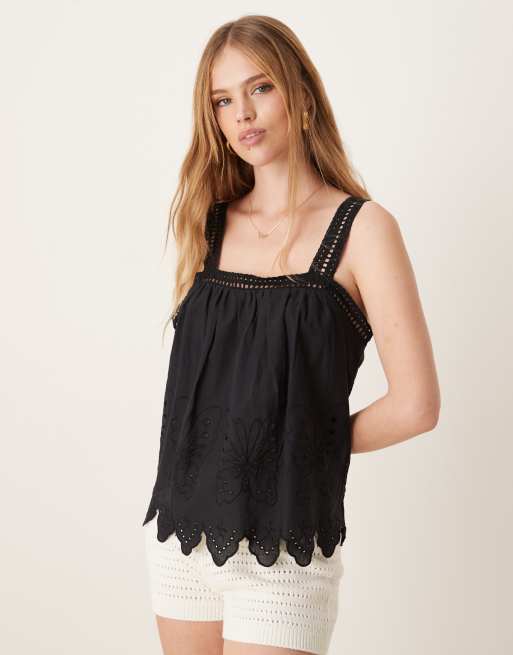 Top negro con detalle bordado de JDY