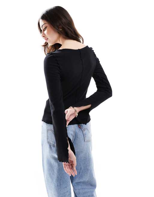 Top negro con detalle de costuras remalladas de punto acanalado de Monki, 2 de 4