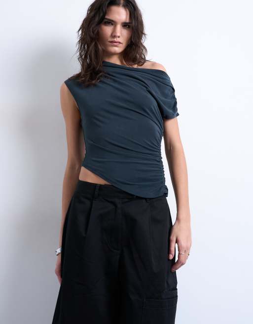 Top negro con detalle fruncido de cupro de Topshop, 4 de 4