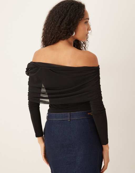 Top negro con escote Bardot de malla de Gina Tricot, 4 de 4