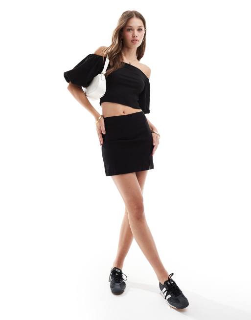 Top negro con escote Bardot y mangas abullonadas de tejido texturizado de ASOS DESIGN, 2 de 4