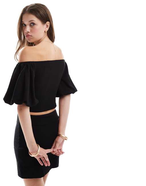 Top negro con escote Bardot y mangas abullonadas de tejido texturizado de ASOS DESIGN, 3 de 4
